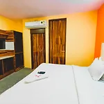 Roomshala 062 Ms Residency-Azadpur Metro Station