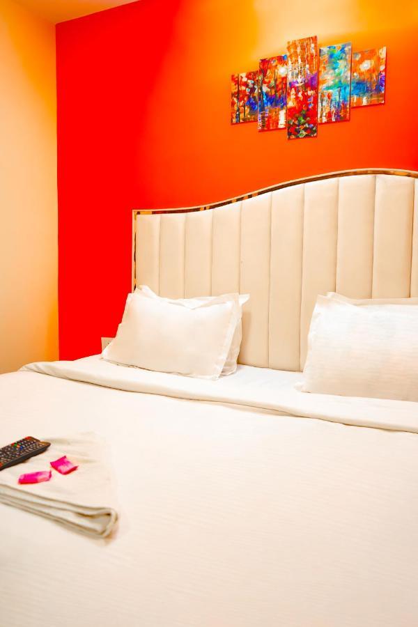Roomshala 062 Ms Residency-azadpur Metro Station Hotel 3*