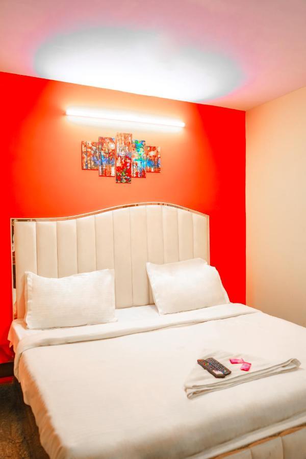 Roomshala 062 Ms Residency-azadpur Metro Station Hotel New Delhi