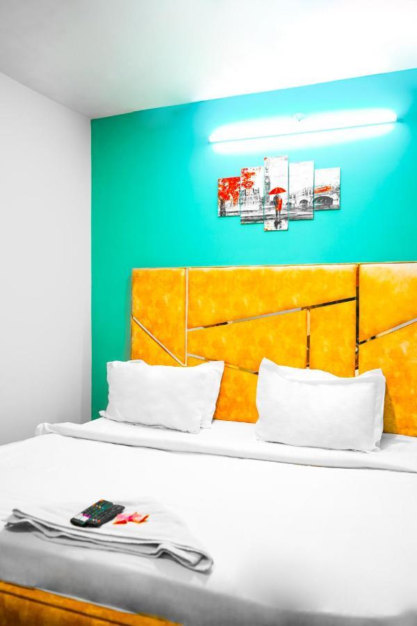 Roomshala 062 Ms Residency-azadpur Metro Station Hotel