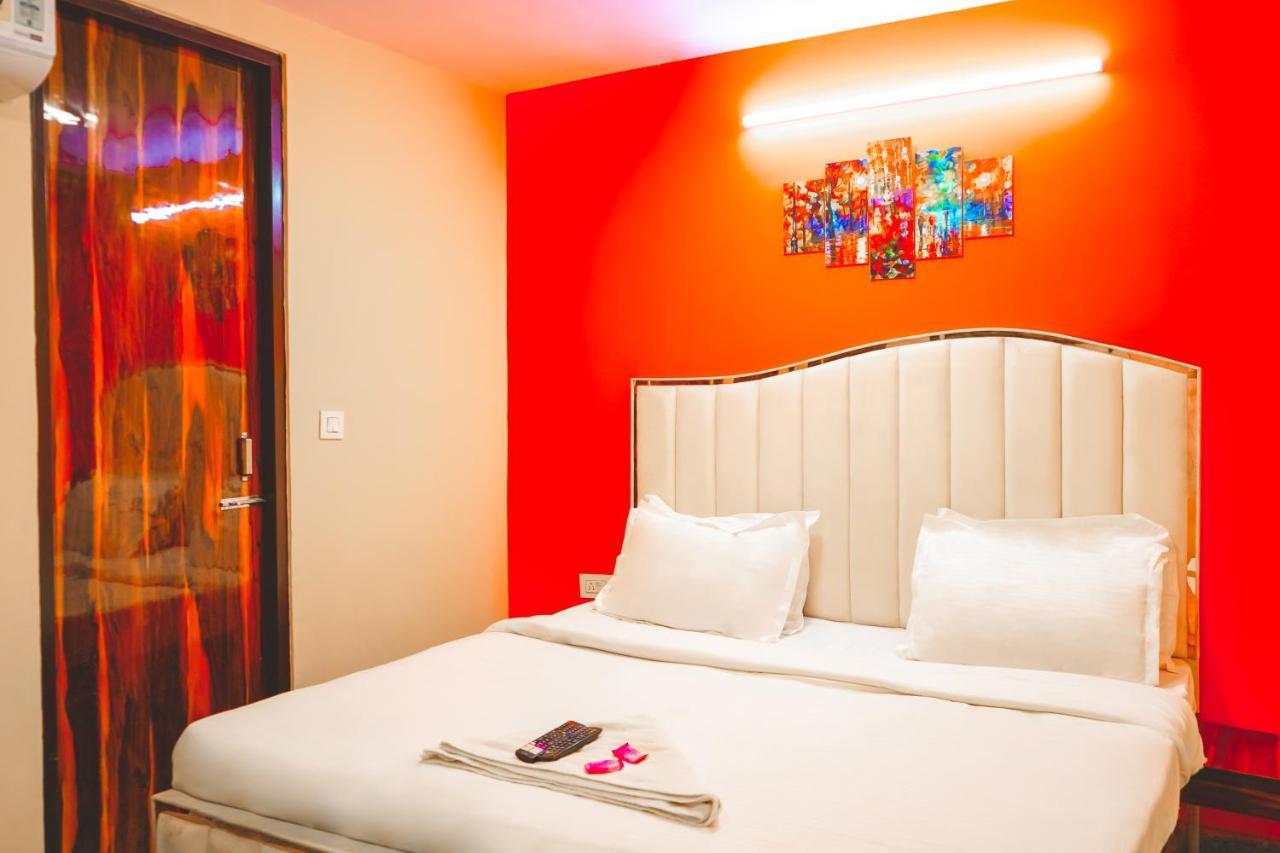 Roomshala 062 Ms Residency-azadpur Metro Station Hotel