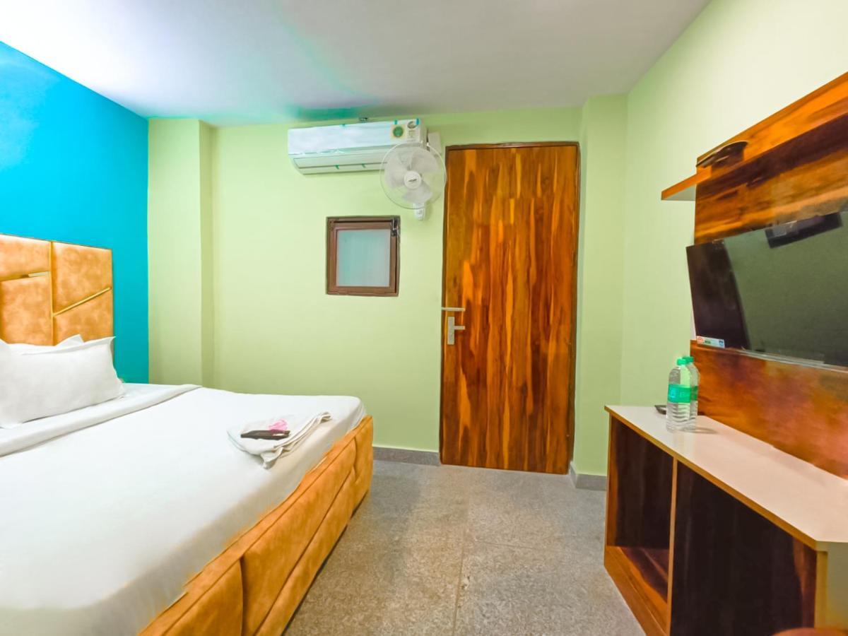 Roomshala 062 Ms Residency-azadpur Metro Station Hotel 3*