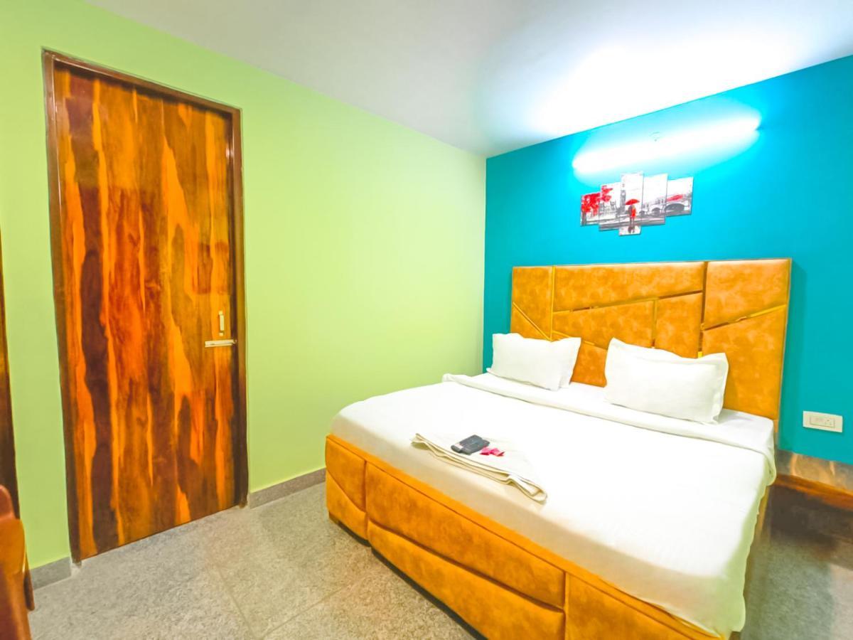 Roomshala 062 Ms Residency-azadpur Metro Station Hotel 3*