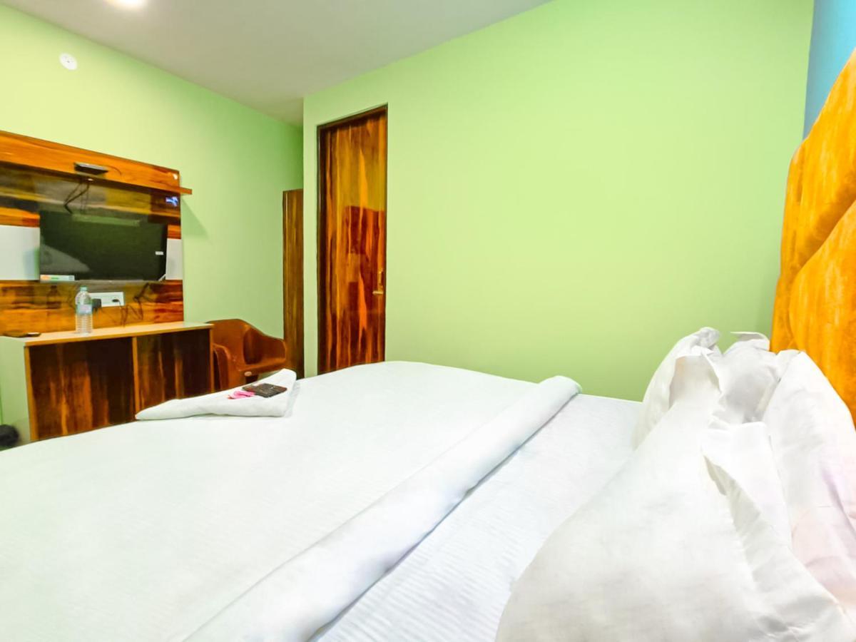 Roomshala 062 Ms Residency-azadpur Metro Station Hotel 3*