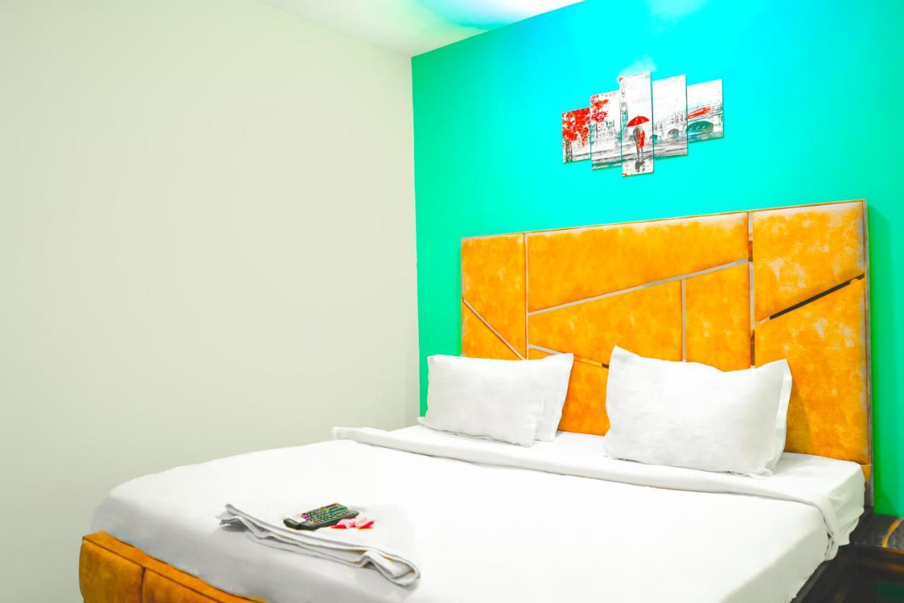 Roomshala 062 Ms Residency-azadpur Metro Station Hotel
