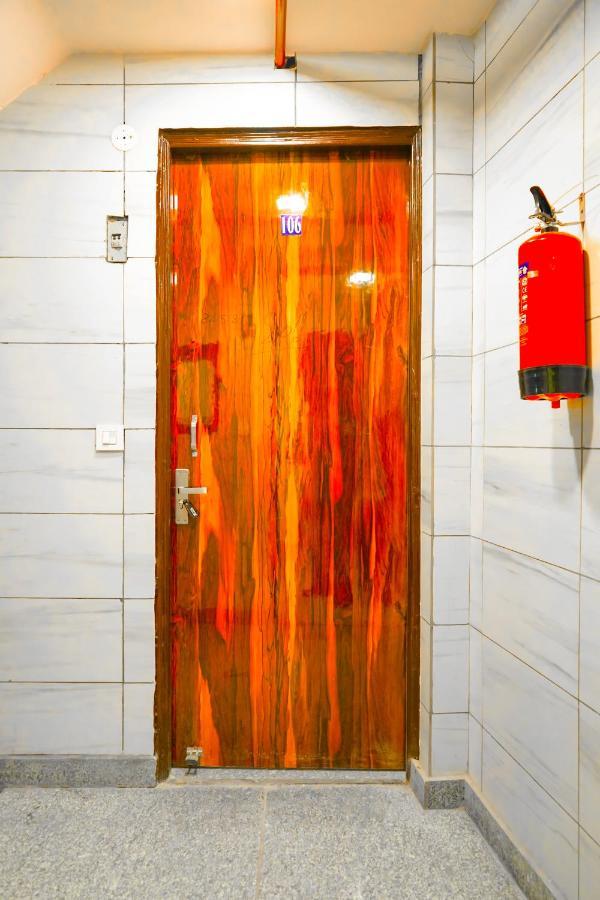 Hotel Roomshala 062 Ms Residency-azadpur Metro Station 3*